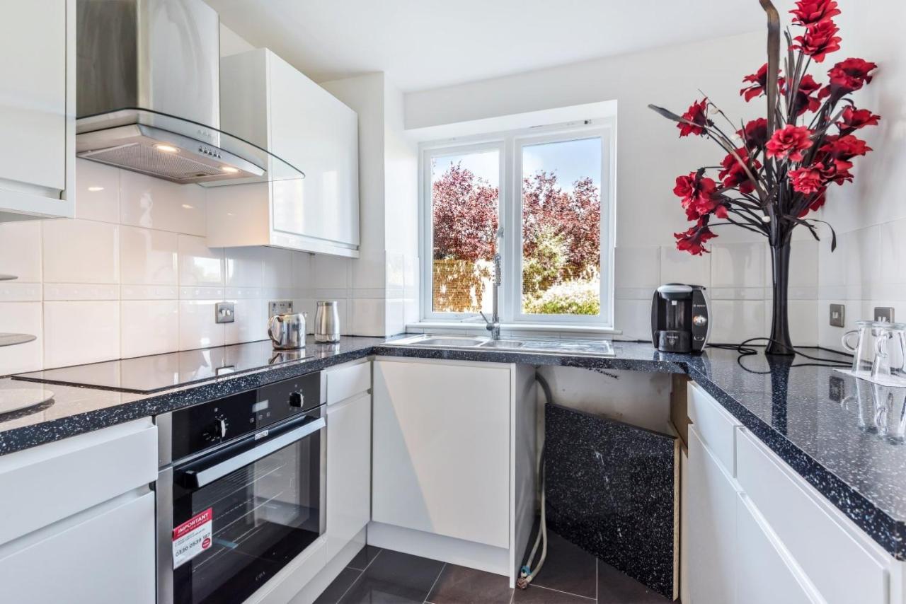 2 Bed Flat, Dedicated Workspace, Parking, 4Ktv London Exterior photo
