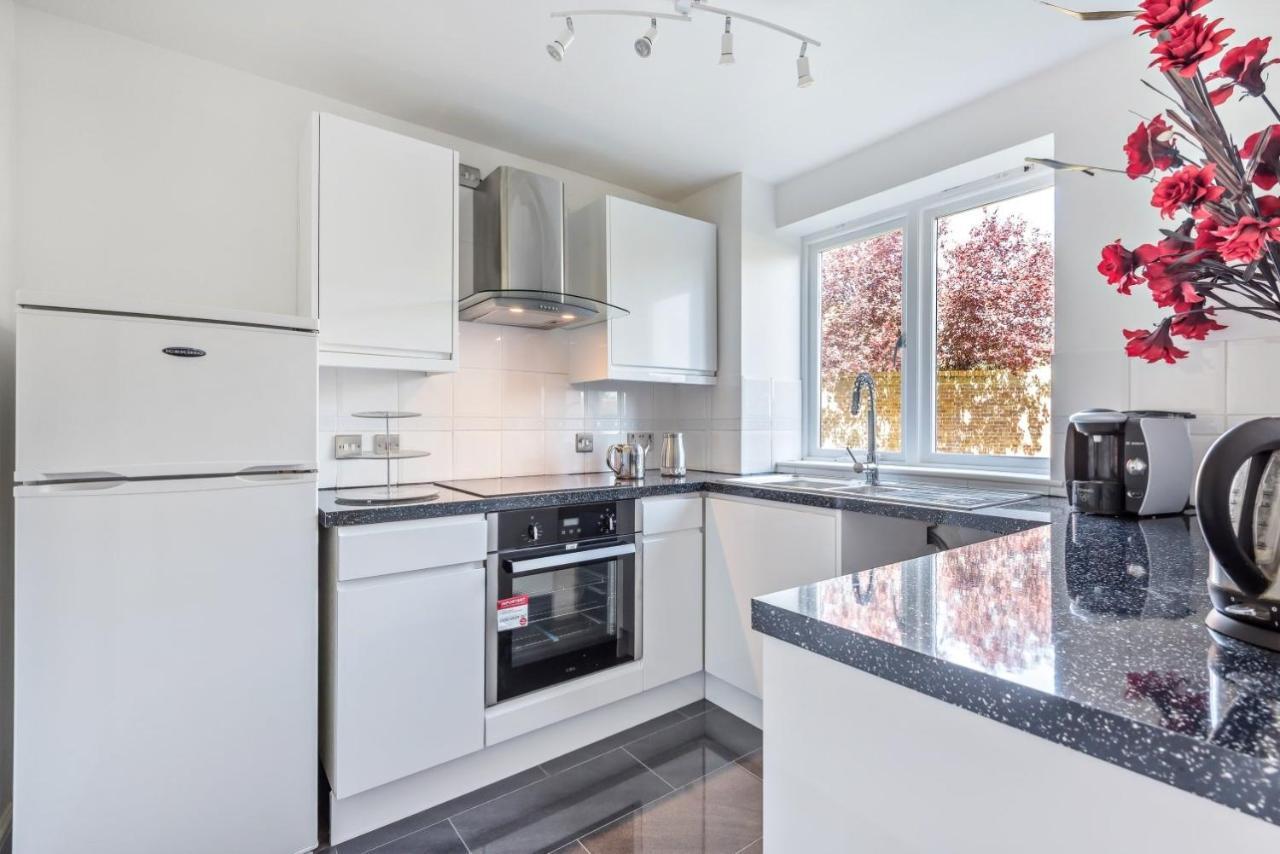 2 Bed Flat, Dedicated Workspace, Parking, 4Ktv London Exterior photo
